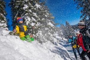 Schneballschlcht an der Kampenwand mit Eltern und Kindern